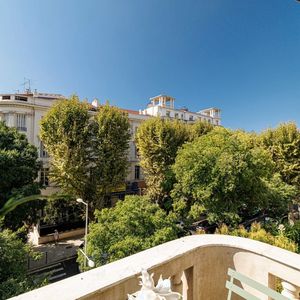 Property in Carre d'Or