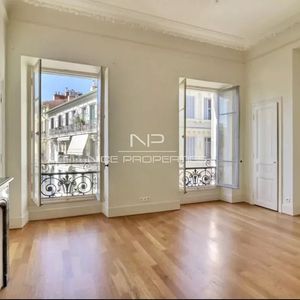 Property in Carre d'Argent