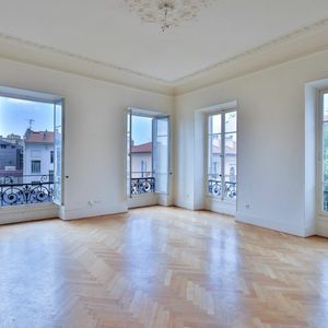 Property in Carre d'Argent