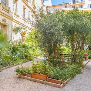 Property in Carre d'Argent