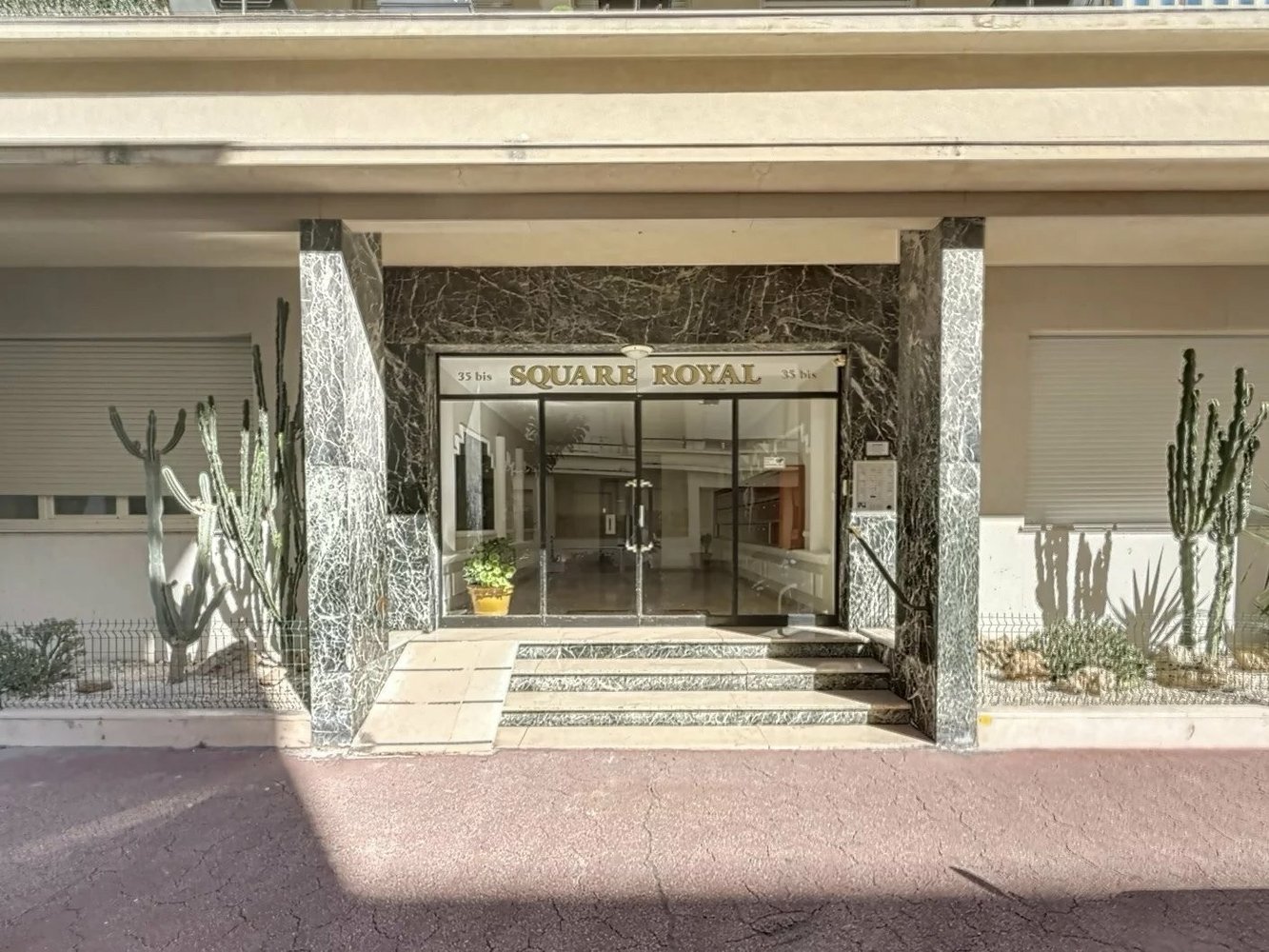 Property photo in Carre d'Or