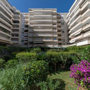 Property in Carre d'Or