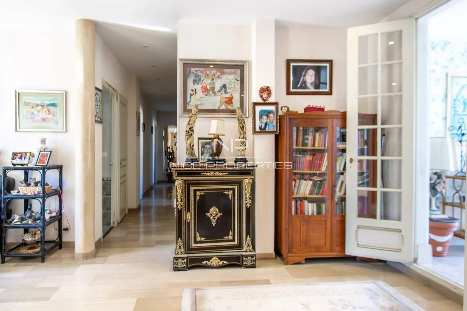 Property photo in Carre d'Or