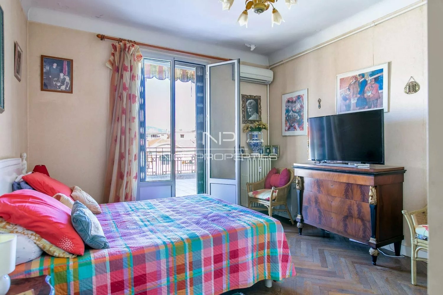 Property photo in Carre d'Or