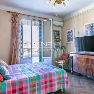 Property in Carre d'Or