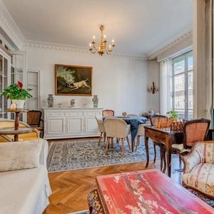 Property in Carre d'Or