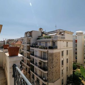 Property in Carre d'Or