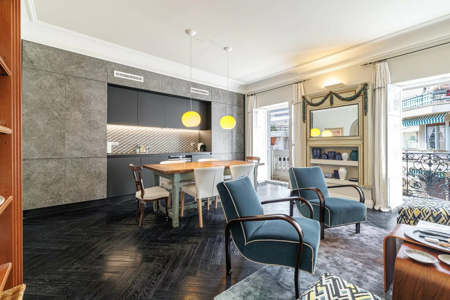 Property photo in Carre d'Or