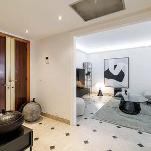 Property in Carre d'Or