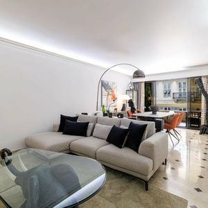 Property in Carre d'Or