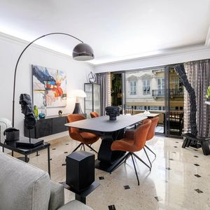 Property in Carre d'Or