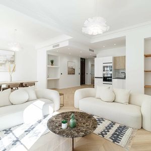 Property in Carre d'Or