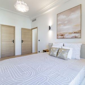 Property in Carre d'Or