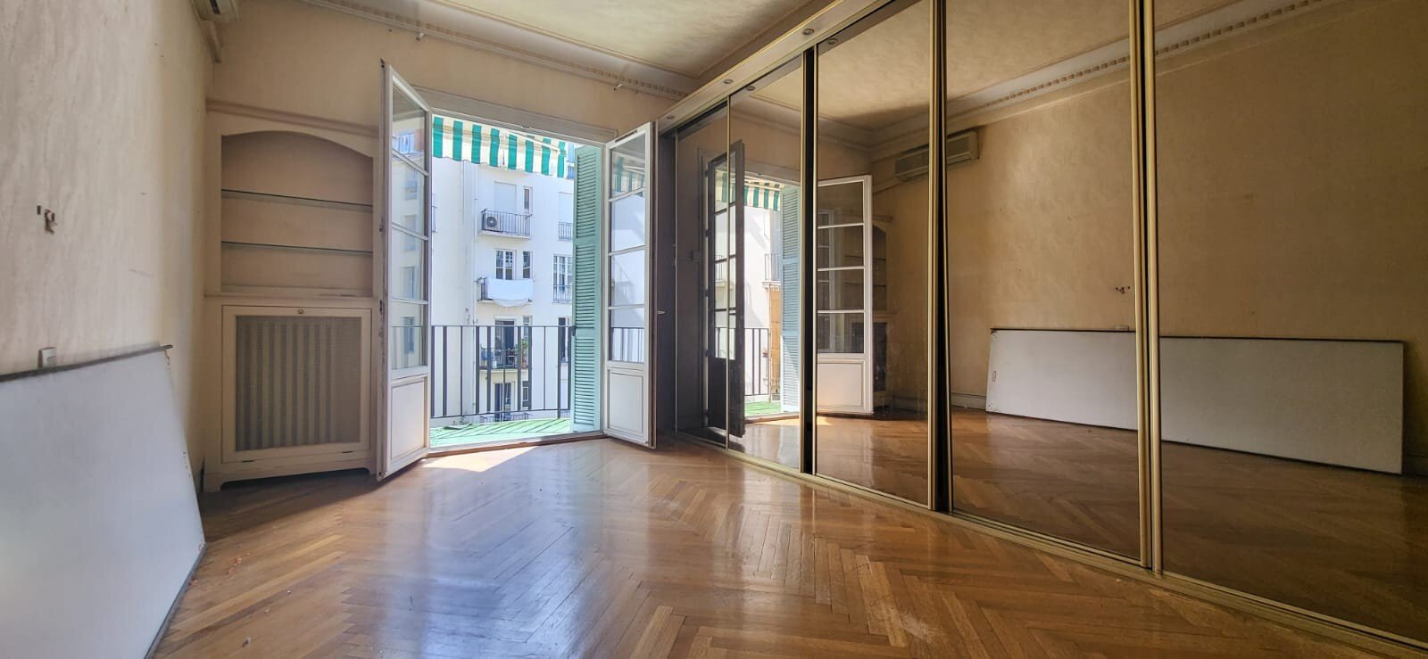 Property photo in Carre d'Or