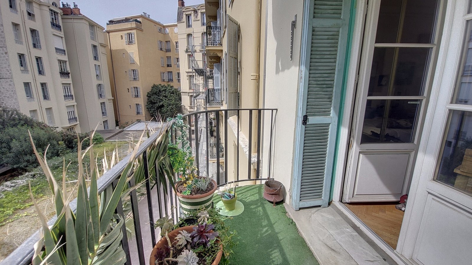 Property photo in Carre d'Or