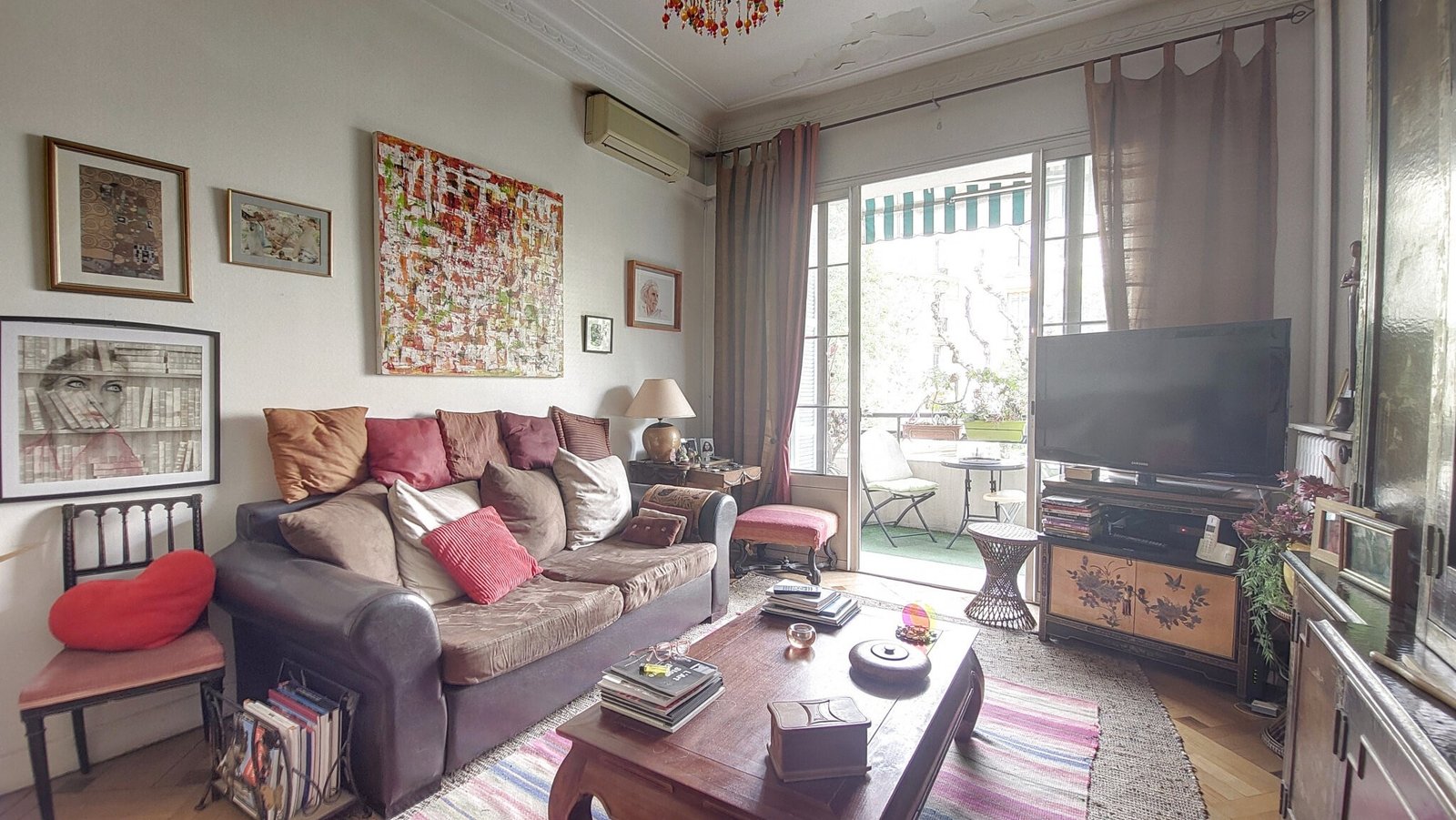 Property photo in Carre d'Or