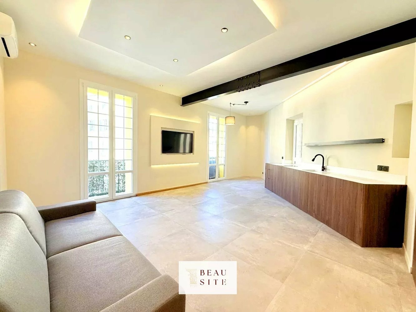 Property photo in Port