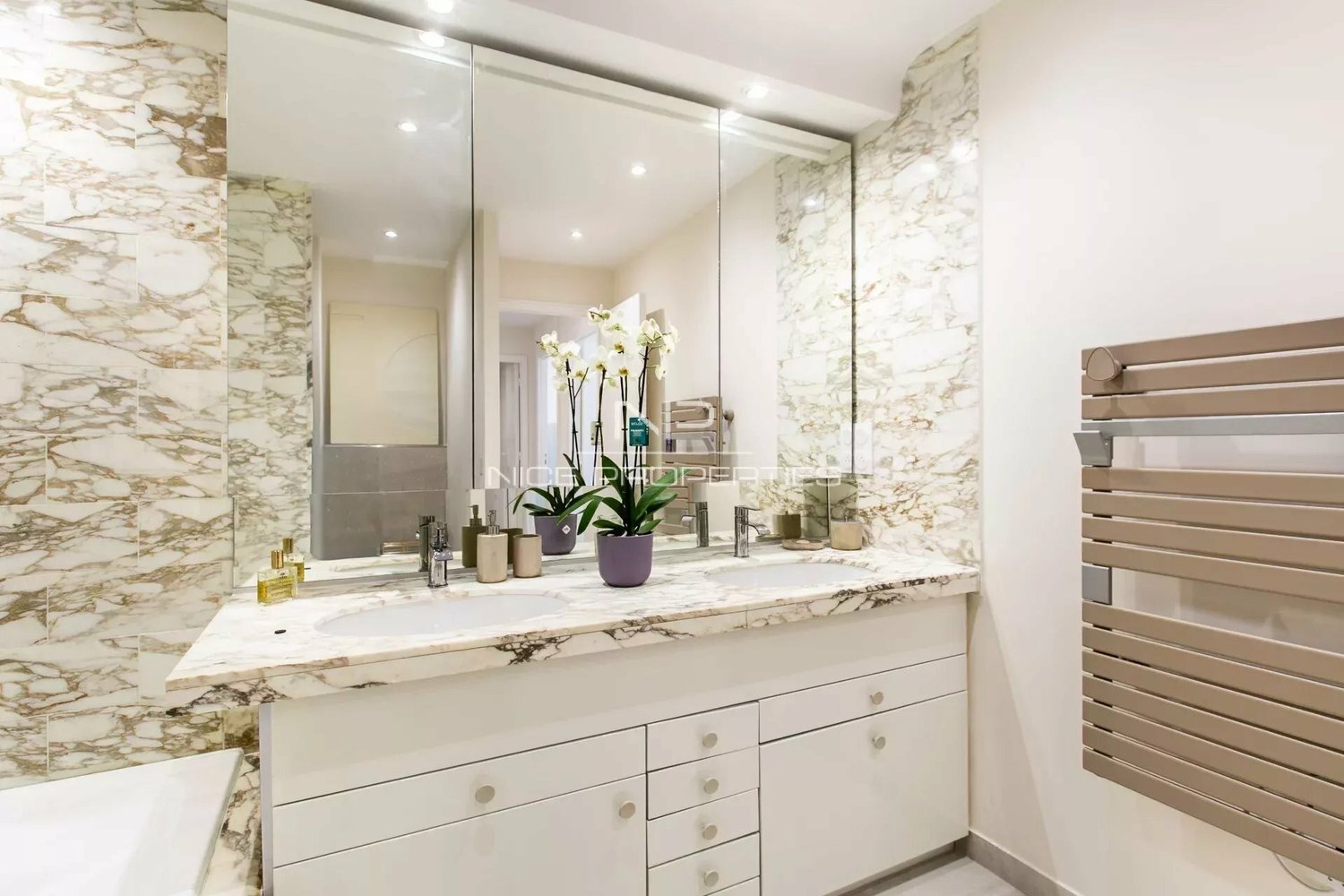 Property photo in Carre d'Argent