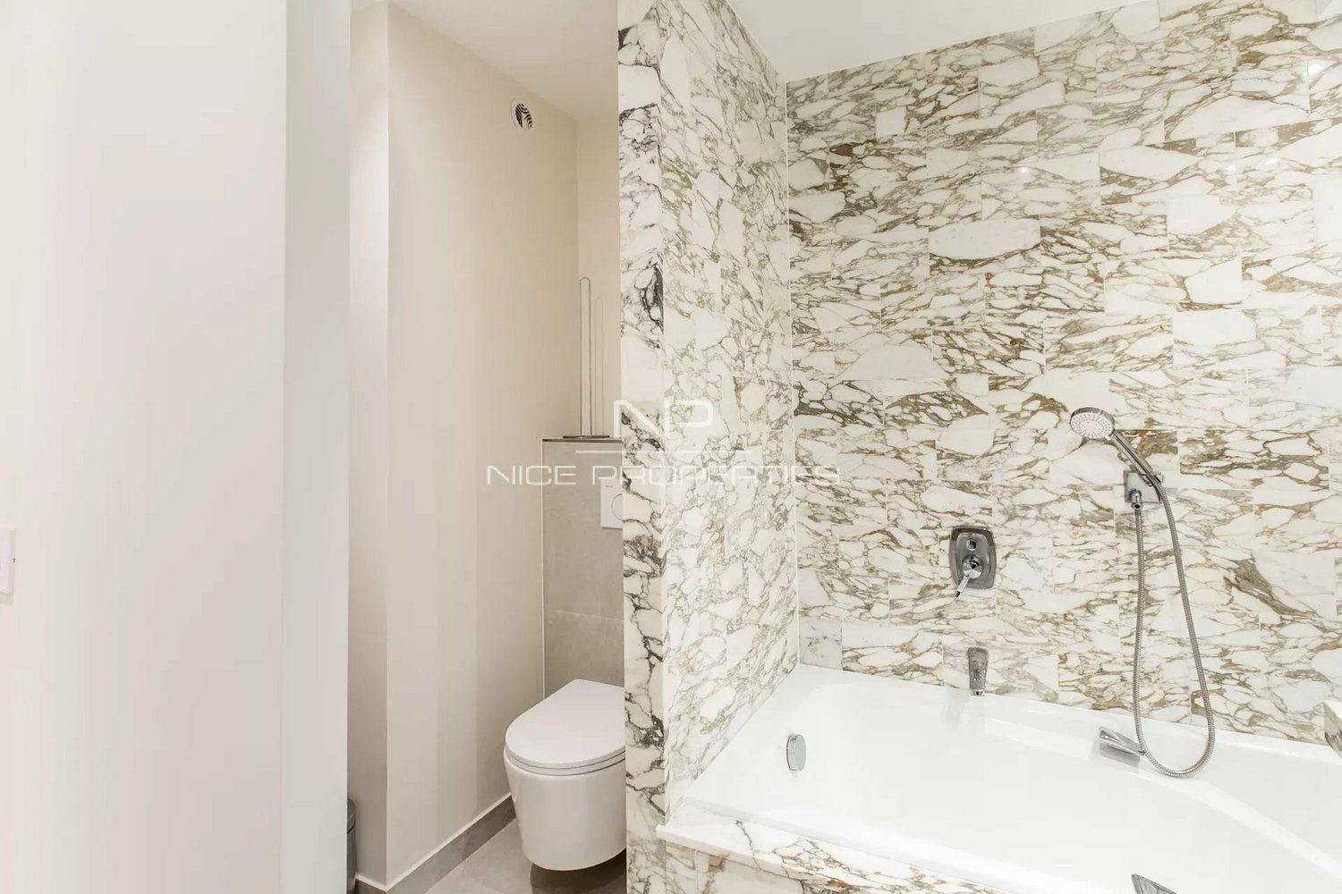 Property photo in Carre d'Argent