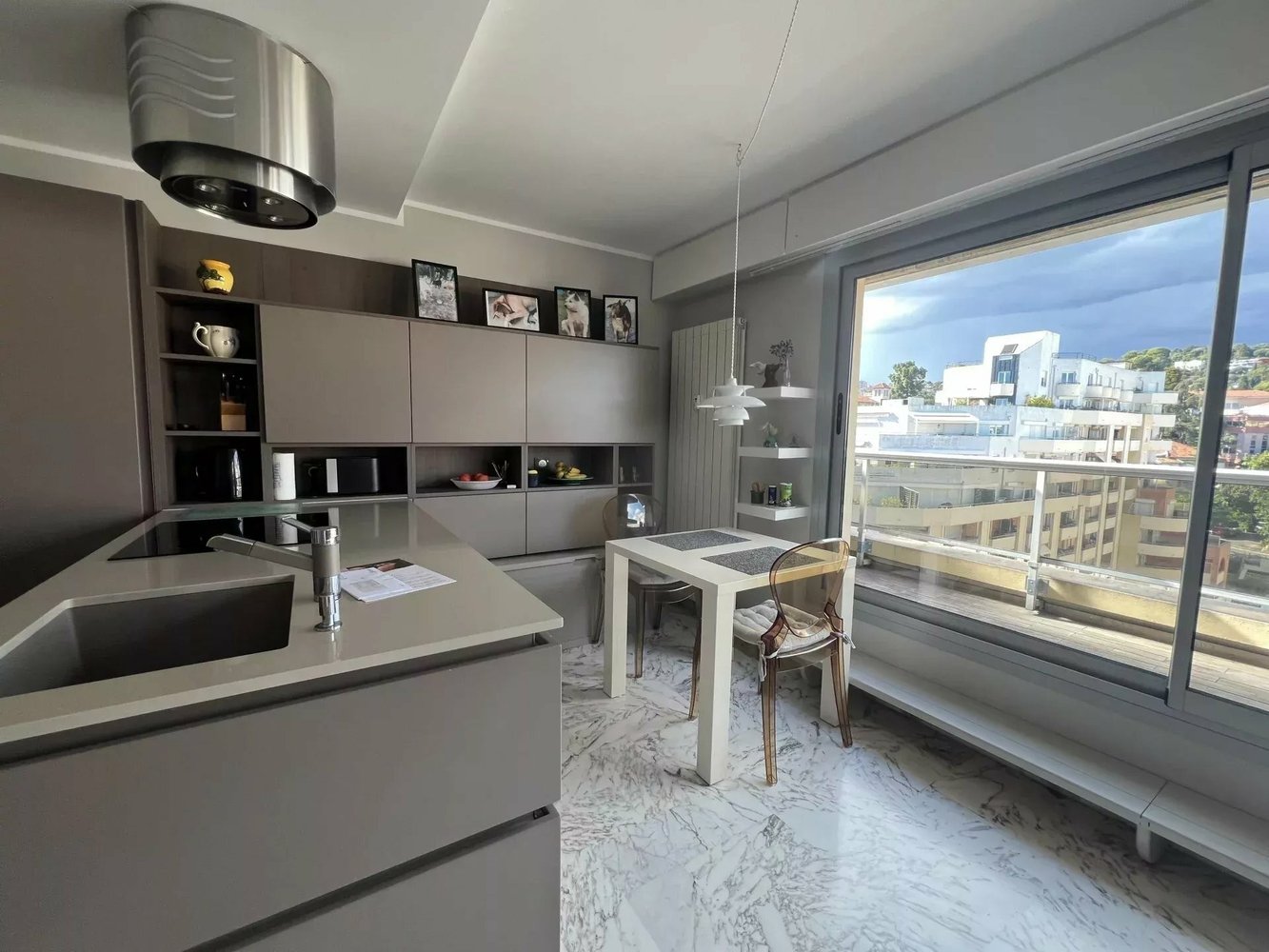 Property photo in Carre d'Or