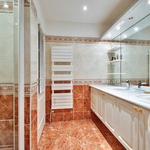 Property in Carre d'Or