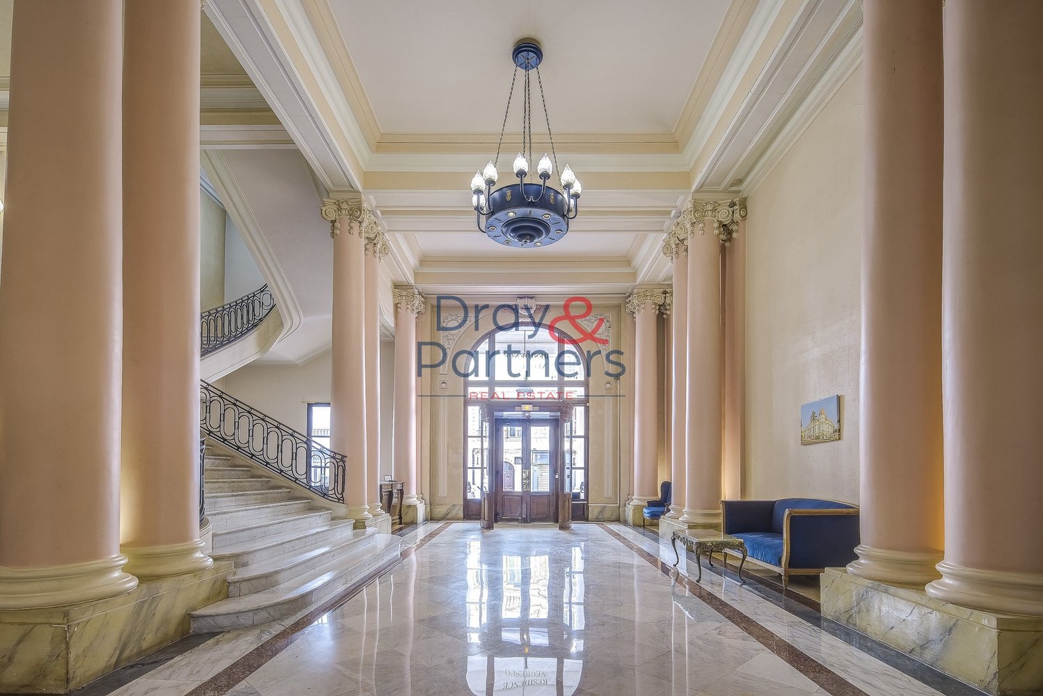 Property photo in Carre d'Or