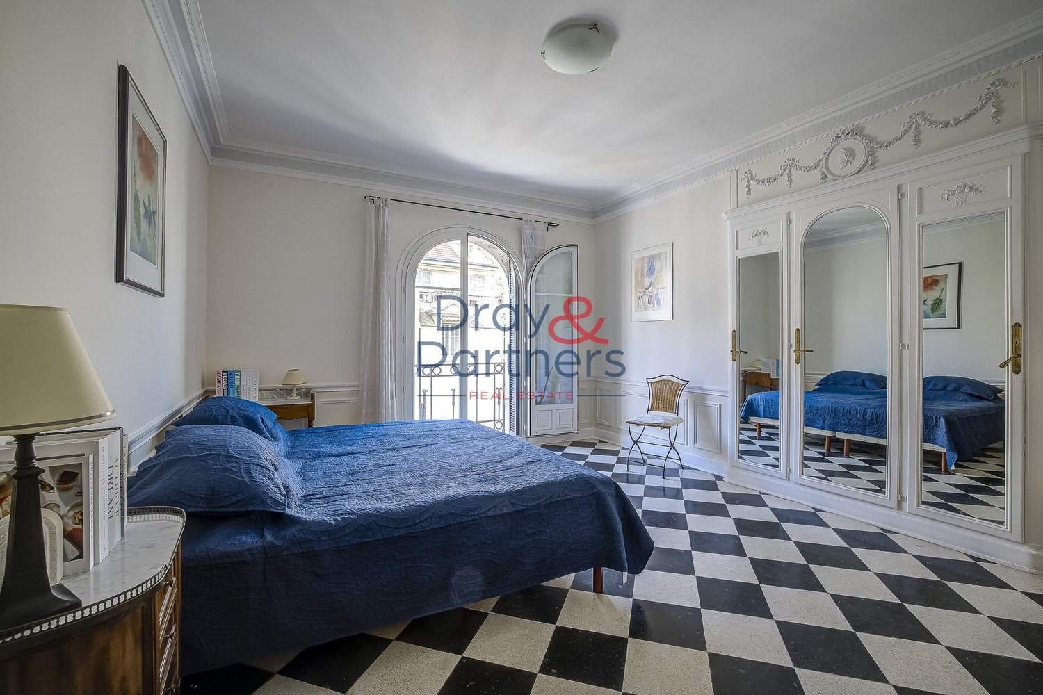 Property photo in Carre d'Or