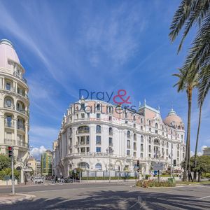 Property in Carre d'Or