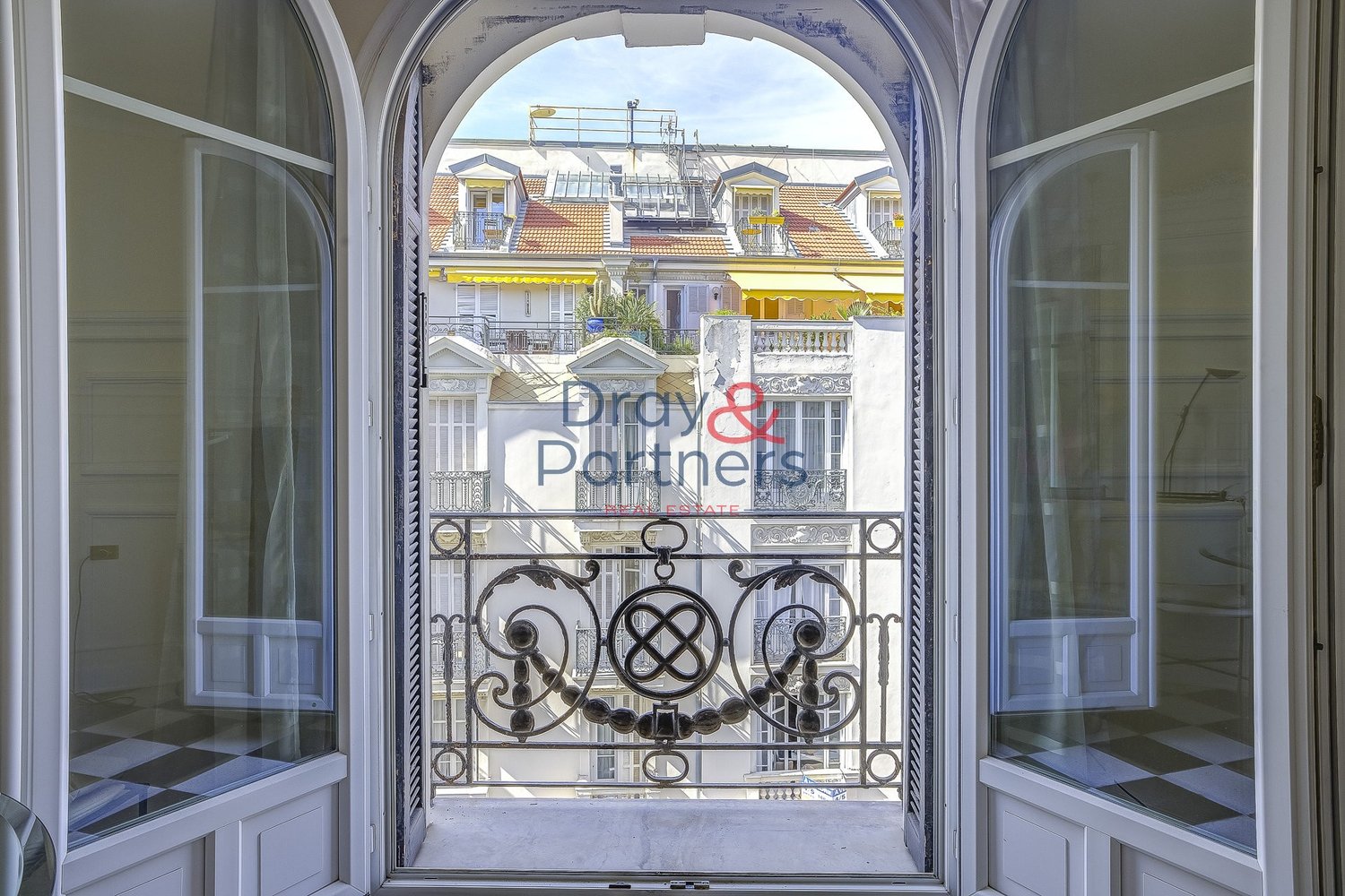 Property photo in Carre d'Or