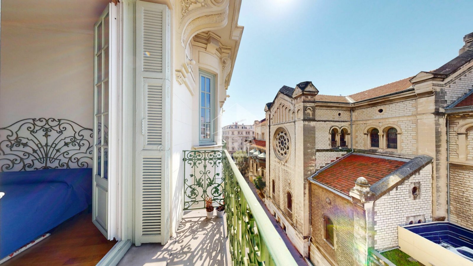 Property photo in Carre d'Or