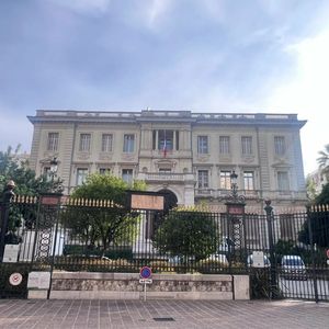 Property in Carre d'Or