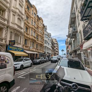 Property in Carre d'Or