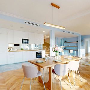 Property in Carre d'Or