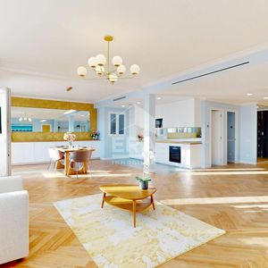 Property in Carre d'Or