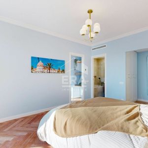 Property in Carre d'Or