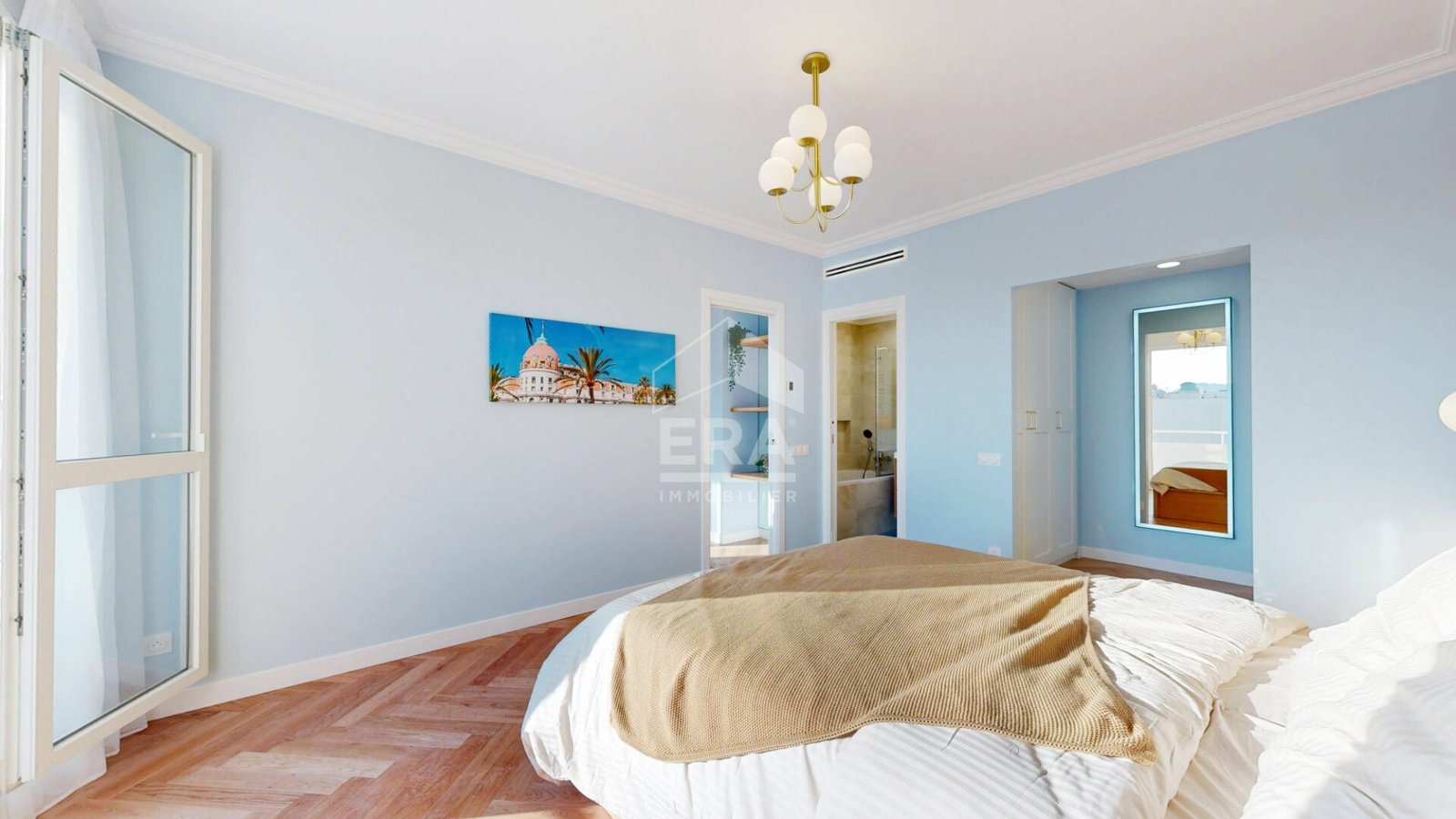 Property photo in Carre d'Or