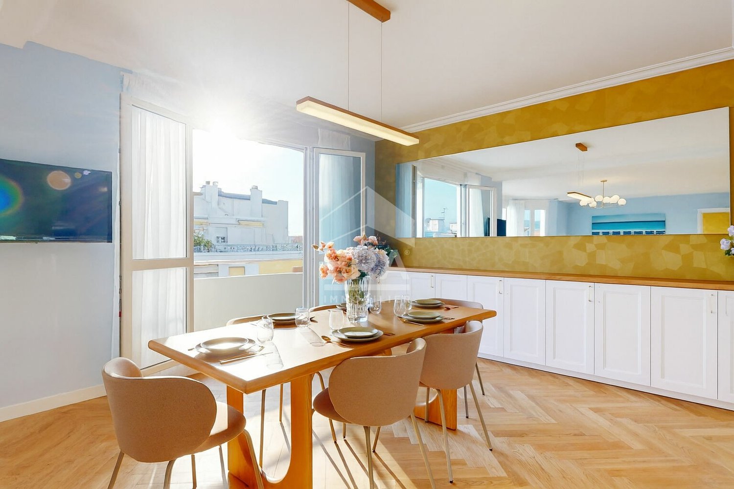 Property photo in Carre d'Or