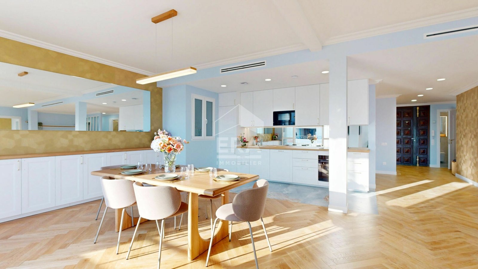 Property photo in Carre d'Or