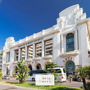 Property in Carre d'Or