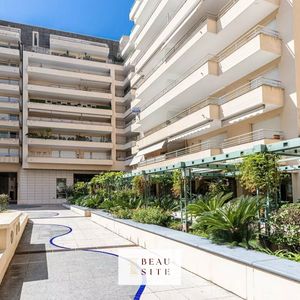 Property in Carre d'Or