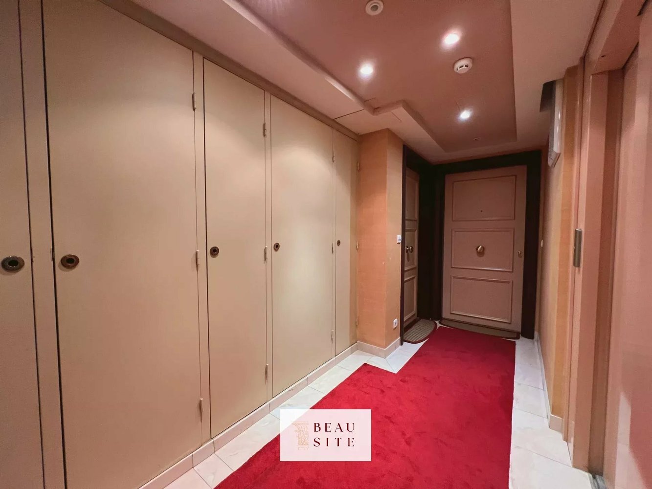 Property photo in Carre d'Or