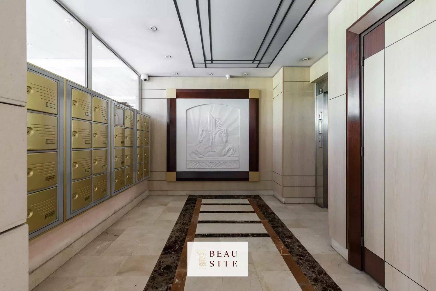 Property photo in Carre d'Or