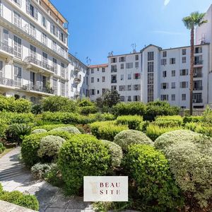 Property in Carre d'Or