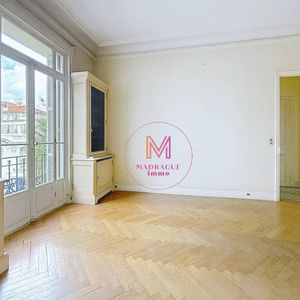 Property in Carre d'Or