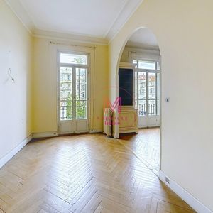 Property in Carre d'Or