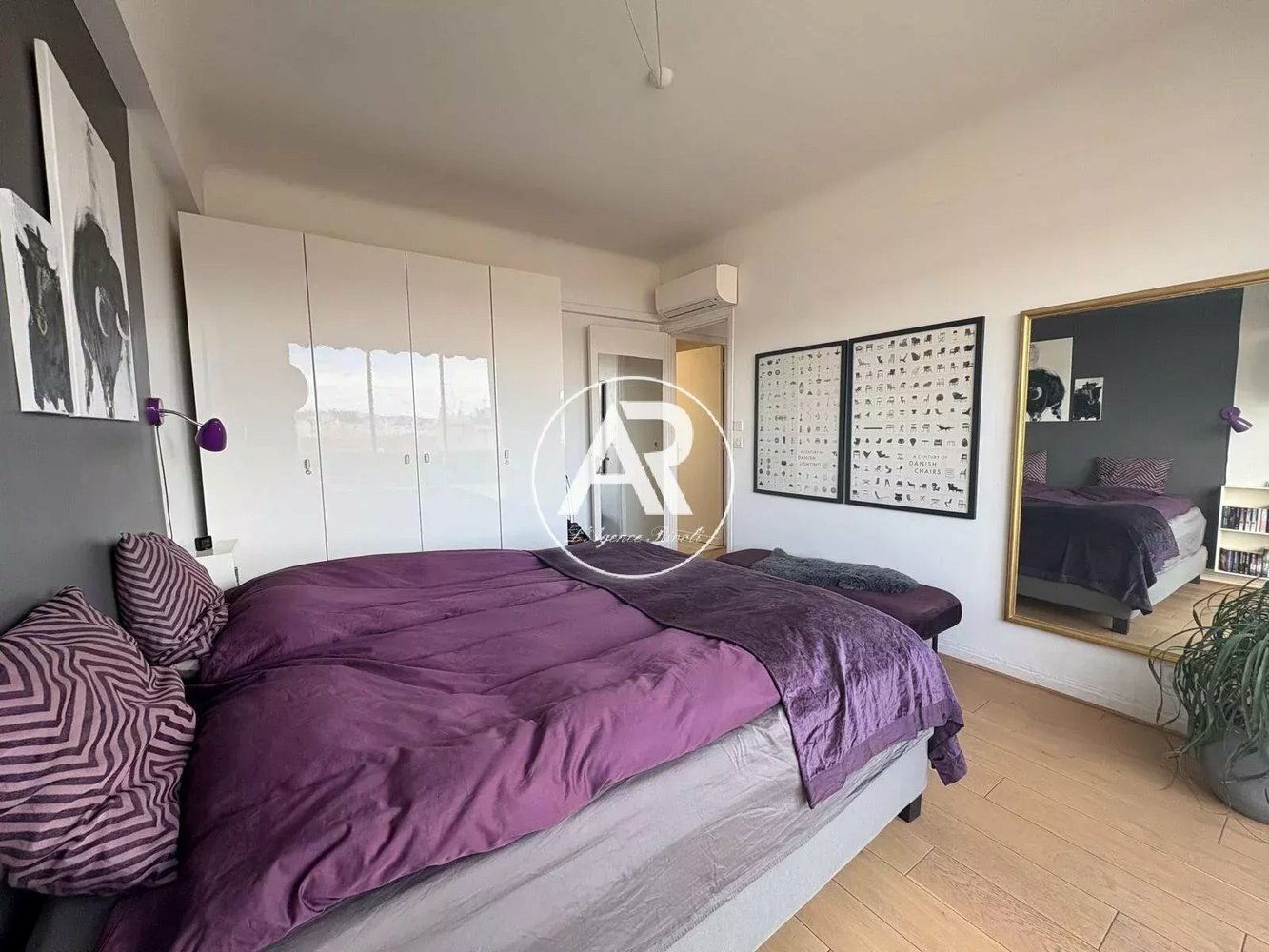 Property photo in Carre d'Or