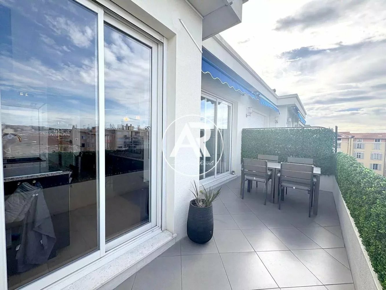 Property photo in Carre d'Or