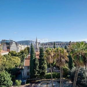 Property in Carre d'Or