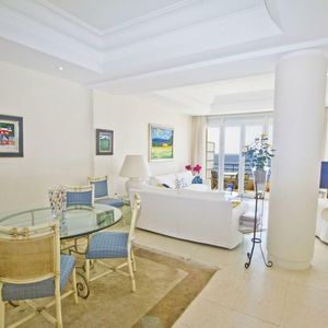 Property in Carre d'Or