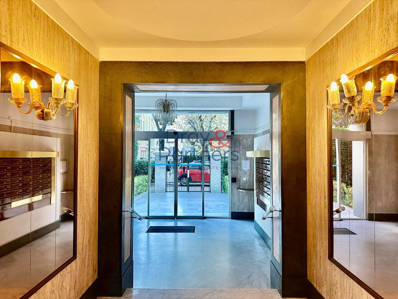 Property photo in Carre d'Argent